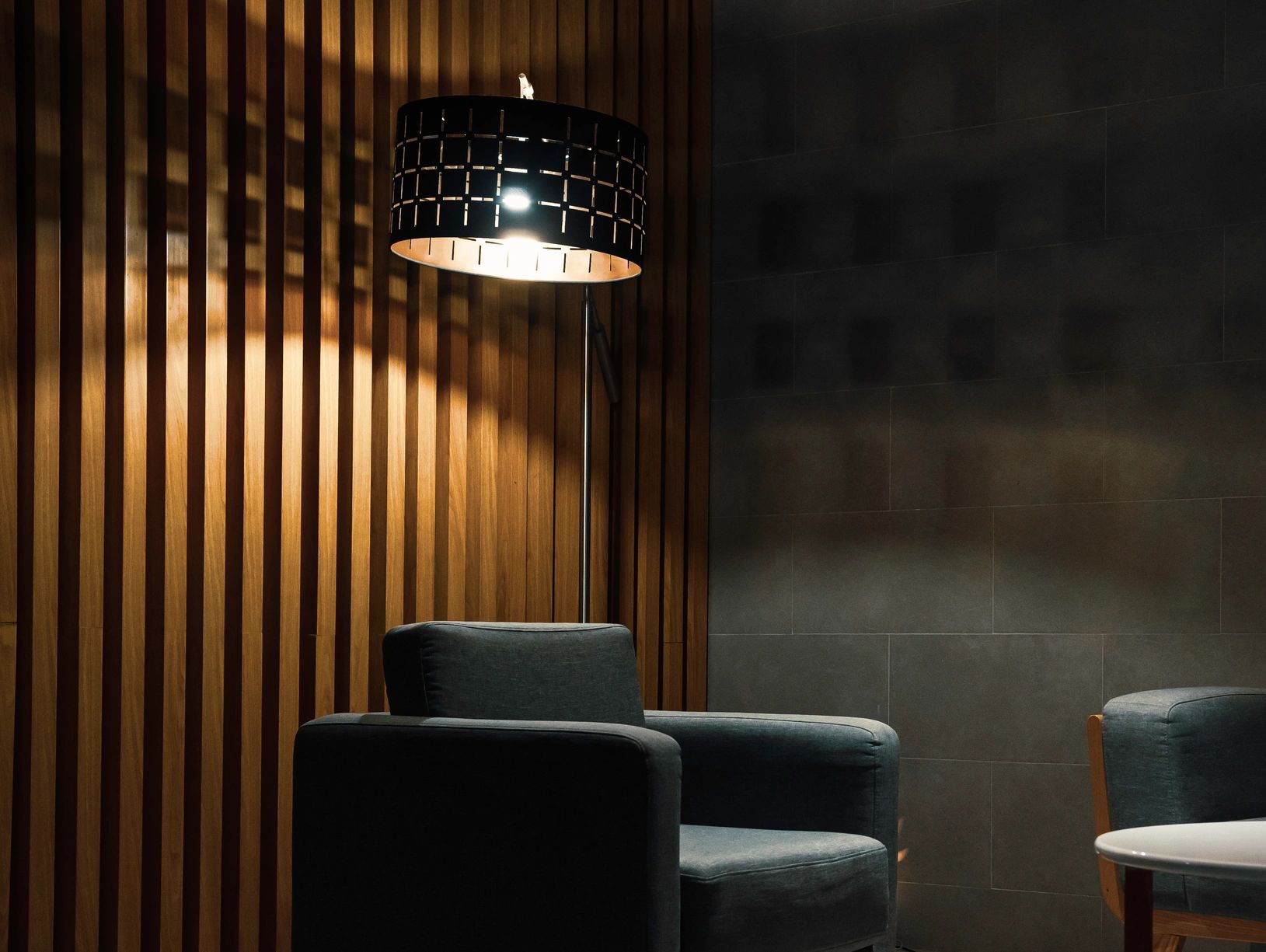 Modern interior lounge with dramatic pendant lighting